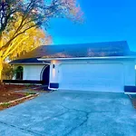 Tampa Golf Course Oasis With Pool- 4 Bedrooms!